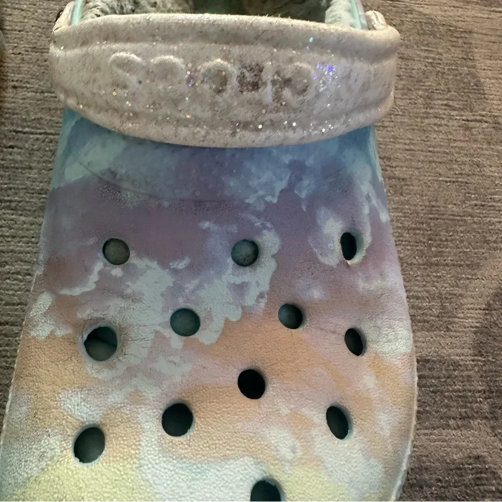 CROCS kids multicolor cloud lined cricket clogs  size 2